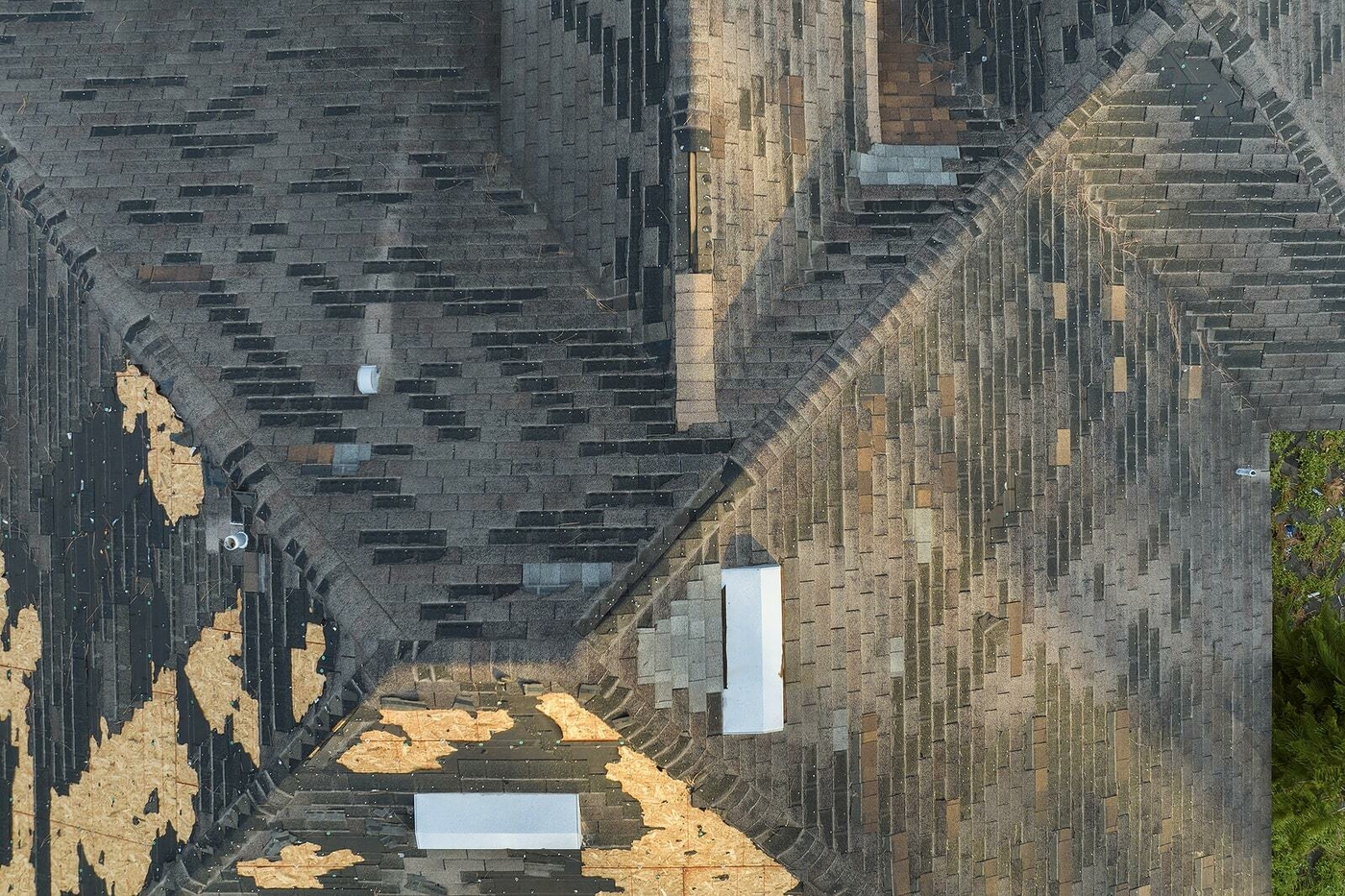 Signs That You Need To Replace Your Roof Shingles
