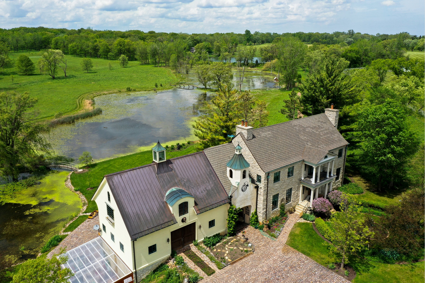 Best Roof Styles for Modern Farmhouse Homes